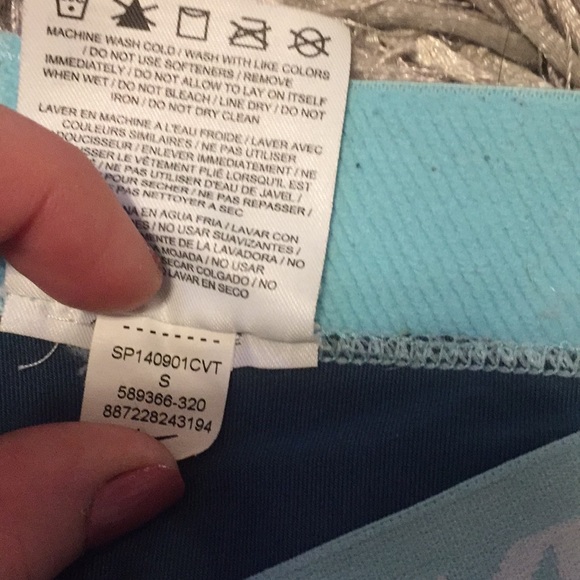 Nike pro leggings / capris - Picture 3 of 6